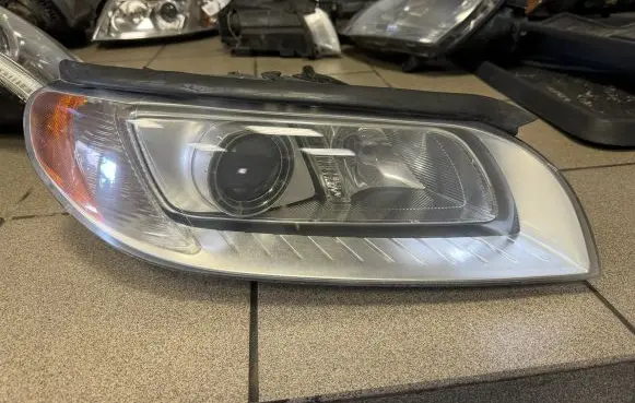 Volvo V70 Headlight/headlamp