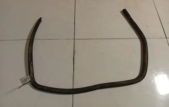 Mazda 323 Rubber seal front coupe door 