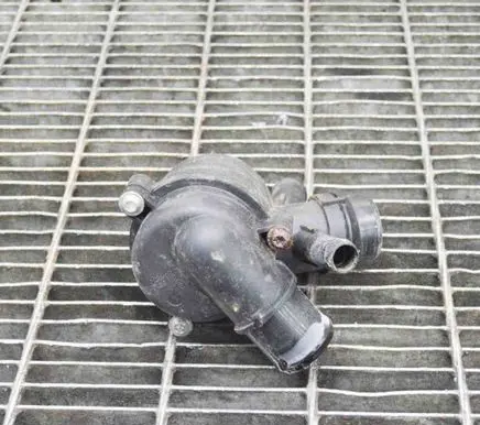 Land Rover Discovery 4 - LR4 Thermostat AH228K515AA AH228575AF
