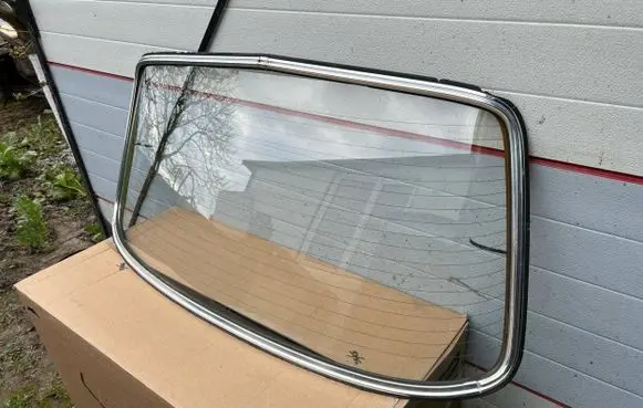 Mercedes-Benz W123 Rear windscreen/windshield window 