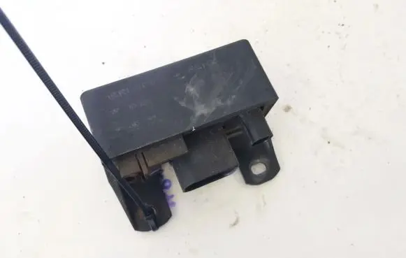Mercedes-Benz E W211 Glow plug pre-heat relay
