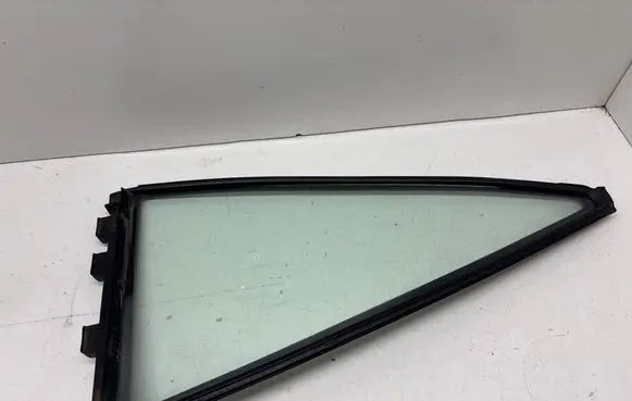 Toyota Corolla Verso E121 Rear vent window glass 