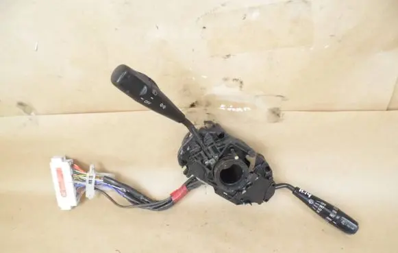 Toyota RAV 4 (XA10) Wiper turn signal indicator stalk/switch 8431042020