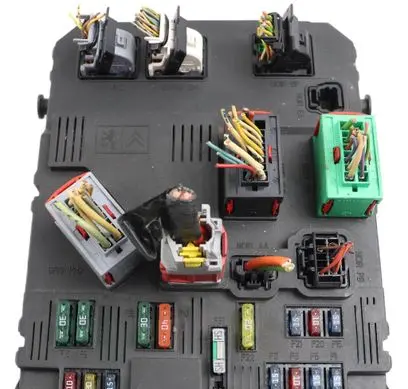 Peugeot 206 Fuse module 9652474780 S118085220C BSIE0200