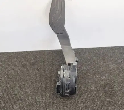 Nissan Qashqai Accelerator throttle pedal