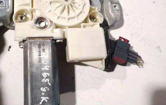 Toyota Corolla E120 E130 Rear door window regulator motor 992046100 992046-100