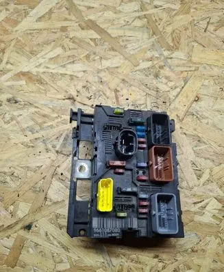 Citroen C4 I Picasso Fuse module 9661087080