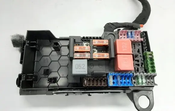 Mercedes-Benz E W213 Fuse module A2135400200 P00131746