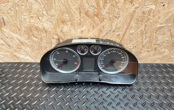 Volkswagen PASSAT B5.5 Speedometer (instrument cluster) 3B0920806F