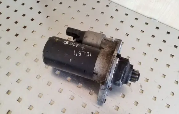 Volkswagen Golf V Starter motor 001123012