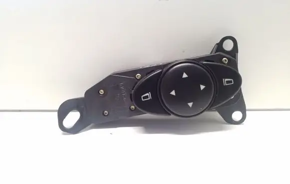 Wing mirror switch