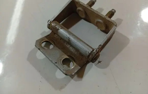 Nissan Almera Tino Rear door lower hinge