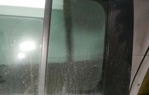 Mazda 5 Rear vent window glass 