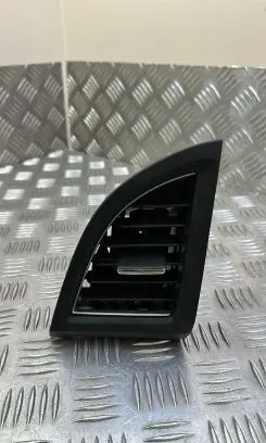 Honda CR-V Dashboard side air vent grill/cover trim 77610T0AA1
