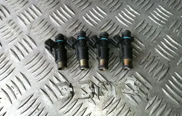 Fuel injectors set