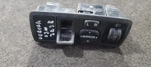 Toyota Corolla E120 E130 Wing mirror switch 183574