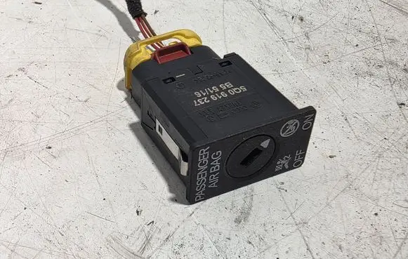 Volkswagen PASSAT B8 Passenger airbag on/off switch 5Q0919237 B55116