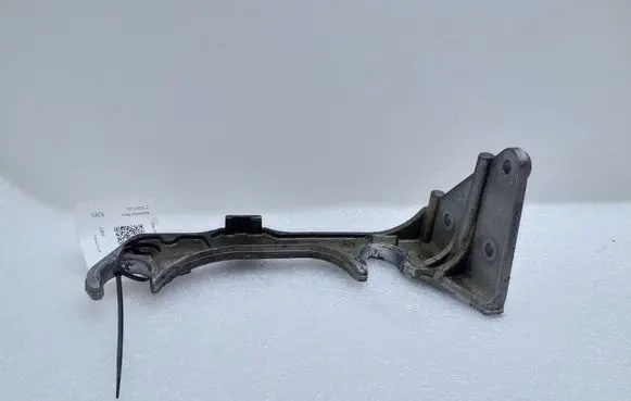 Mercedes-Benz C W205 Air filter cleaner box bracket assembly A6510940127
