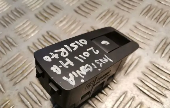 Opel Insignia A Electric window control switch 13301888