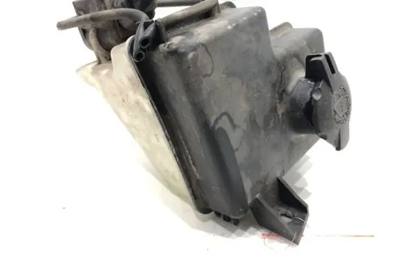Windshield washer fluid reservoir/tank