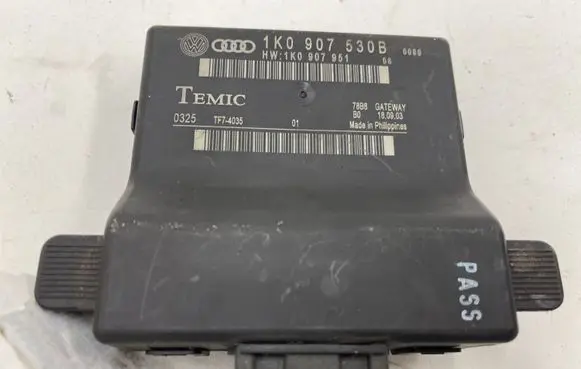 Audi A3 S3 8P Gateway control module 1K0907530B
