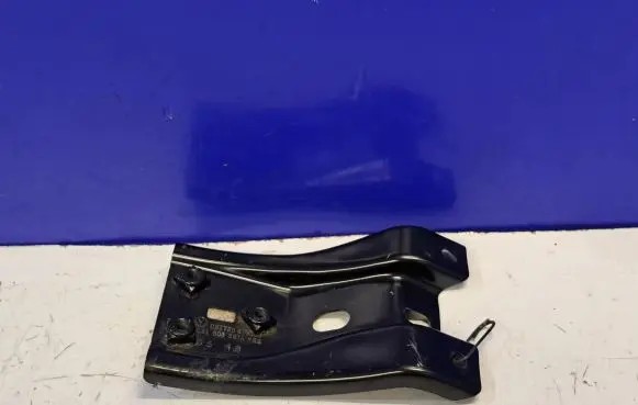 Volkswagen PASSAT B7 Radiator support slam panel bracket 561805567A