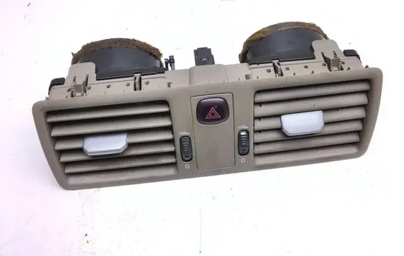 Volvo XC90 Dash center air vent grill 3409400 30739319