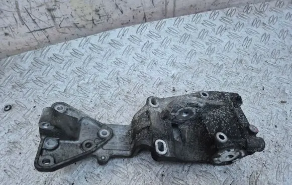 Volvo C30 Generator/alternator bracket 31251652