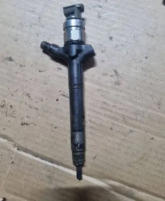 Toyota Avensis T250 Fuel injector 236700R180