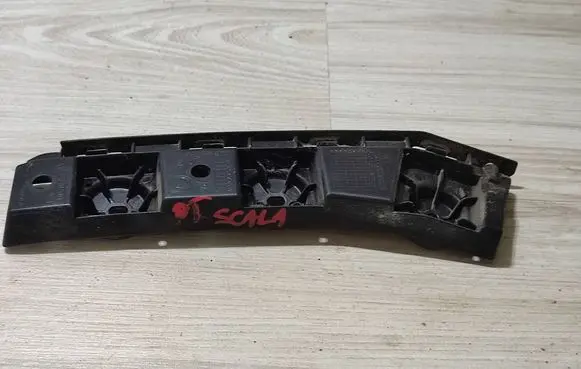 Rear bumper mounting bracket