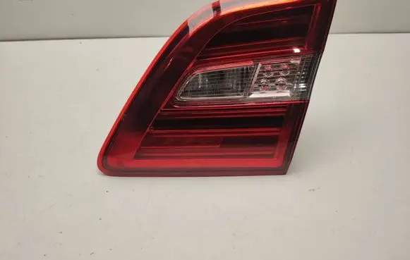 Tailgate rear/tail lights