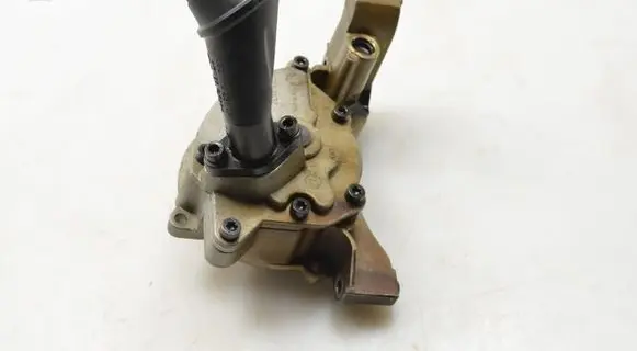 Volkswagen Golf VI Oil pump 03C105AC