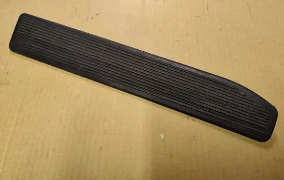 Chrysler PT Cruiser Front sill trim cover 0W49TRMAA