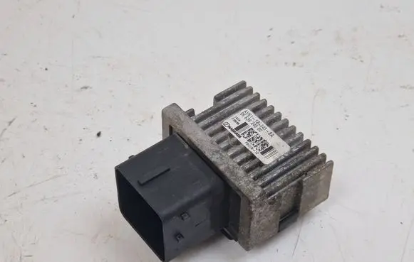 Land Rover Freelander 2 - LR2 Glow plug pre-heat relay 9663824880 AV6112A343BA