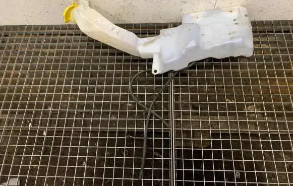 Jeep Cherokee Windshield washer fluid reservoir/tank 68104799