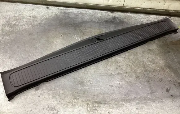 Trunk/boot sill cover protection