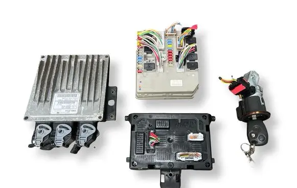 Renault Clio III Engine ECU kit and lock set R0410B034C 8200911560