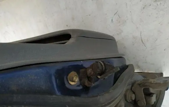 Honda CR-V Rear door check strap stopper