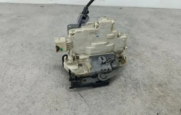 Seat Altea XL Front door lock 1P1837015