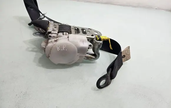 Toyota RAV 4 (XA30) Front seatbelt 7Q2340P