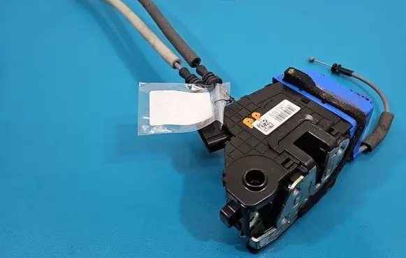 Hyundai Elantra VI Front door lock 81320-F2010 IMPRK1538854