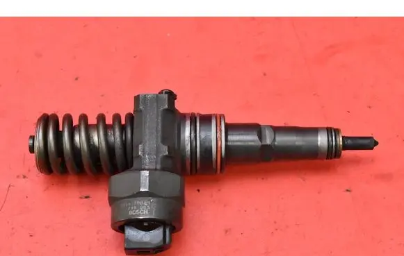 Volkswagen Golf IV Fuel injector 038130073AC