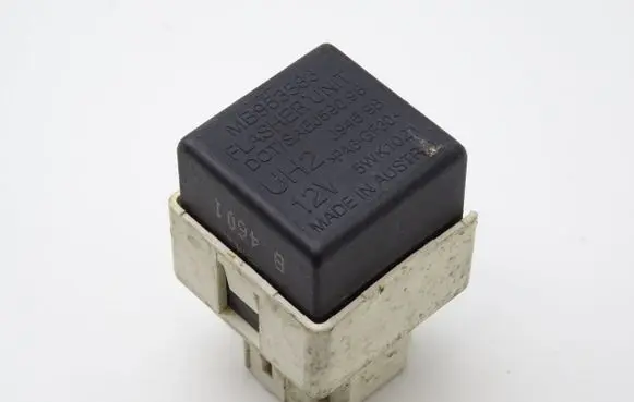 Volvo S40, V40 Other relay MB953383