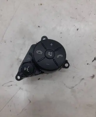 Steering wheel buttons/switches