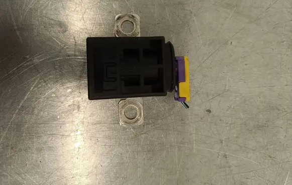 Audi A4 S4 B8 8K Battery relay fuse 4F0915519 110437