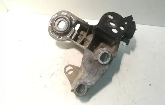 Audi A4 S4 B7 8E 8H Engine mounting bracket 8E0199352N