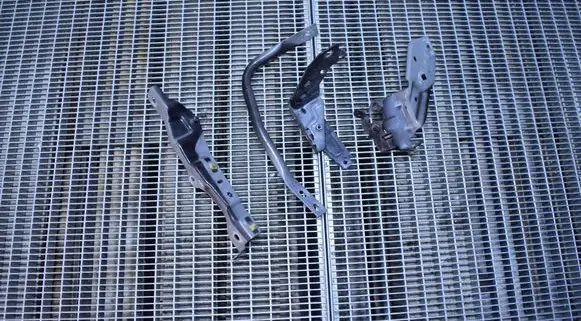 Renault Clio IV Fender mounting bracket