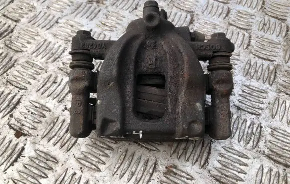 Honda CR-V Rear brake caliper