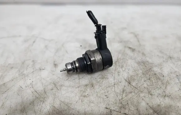 Volvo V50 Fuel pressure regulator 30750409