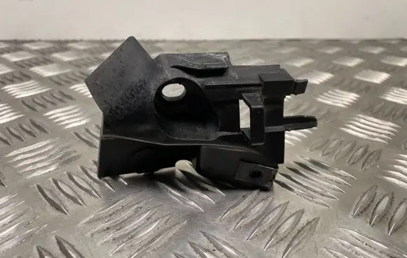 Volvo C30 Front bumper mounting bracket 31214663